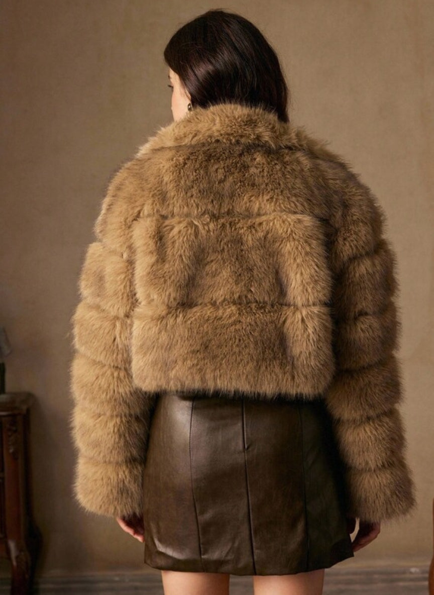 Stylish Short Fluffy Fur Jacket – Linheir
