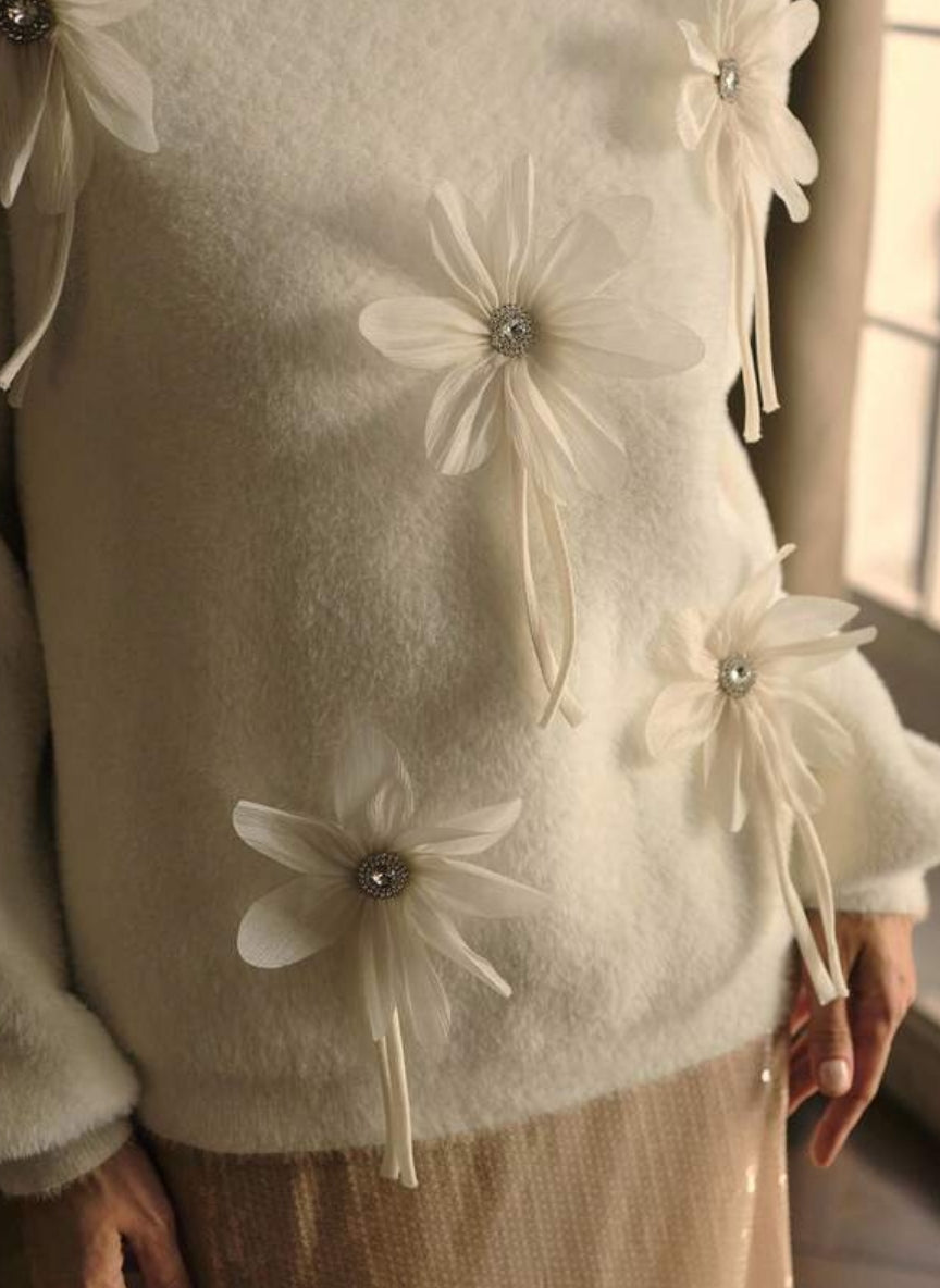 Elegant Coat with Floral Appliqués - Linheir