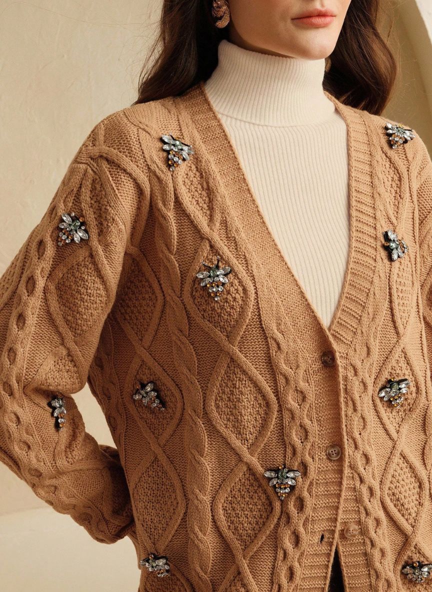 Elegant Women's Cardigan with Bee Design – Linheir