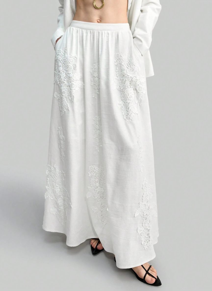 Embroidered Skirt with Small Flower – Linheir