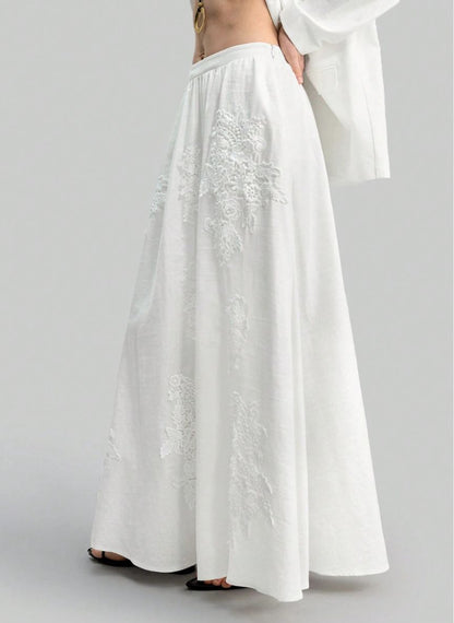 Embroidered Skirt with Small Flower – Linheir