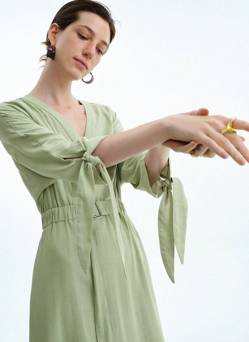 Midi Dress with Defined Waist - Linheir